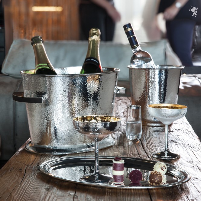 Champagne / Wijnkoelers 'Gehamerd' by Sonja Quandt