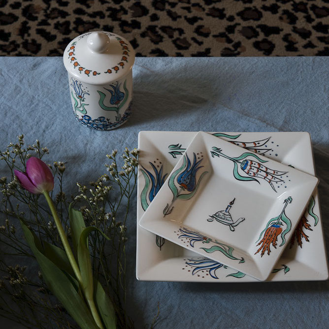 "La Favorite" by Gien