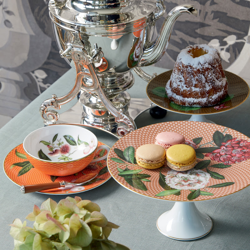 Trésor Fleuri Petit Fours stands by Raynaud